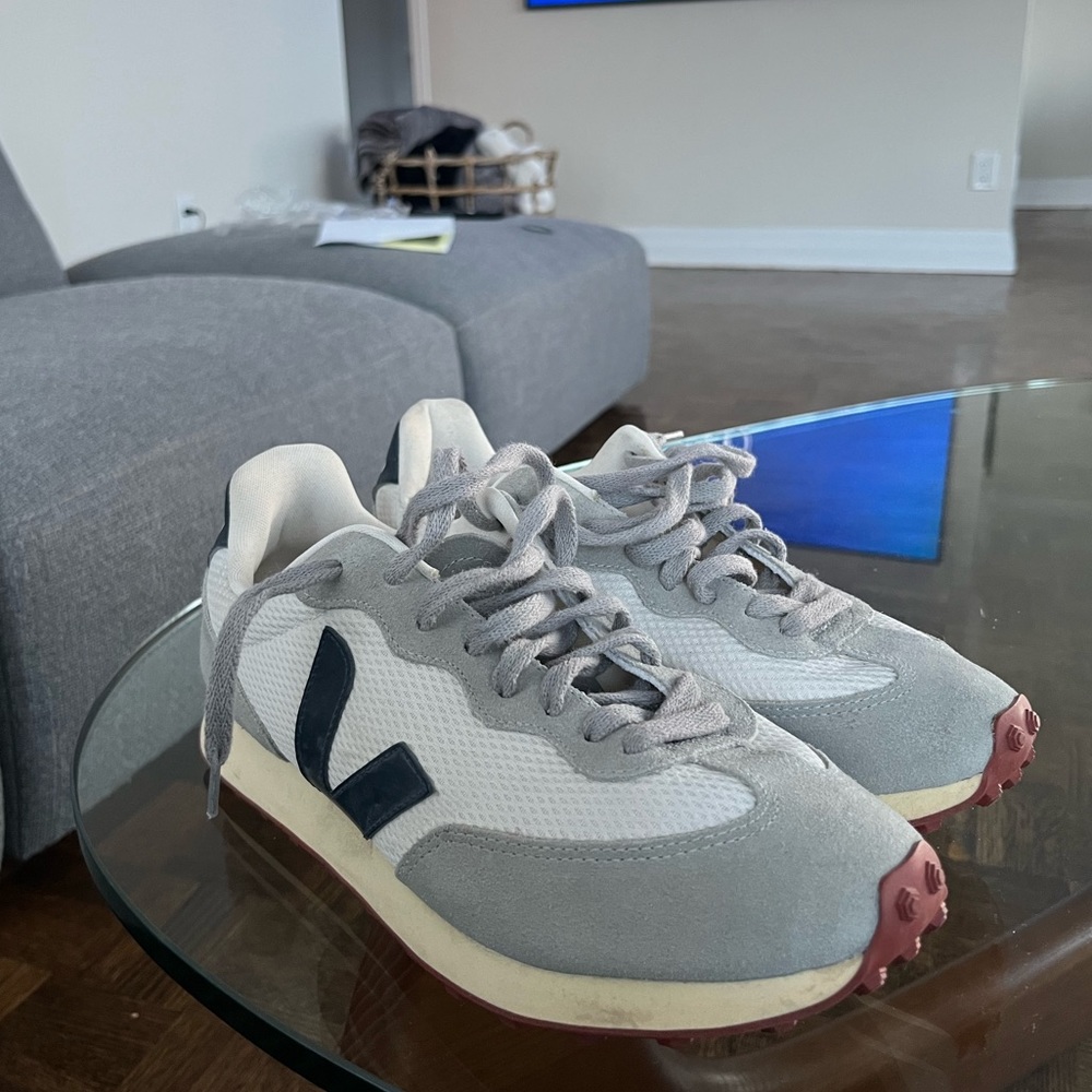 Veja men’s sneaker size 9.5 US